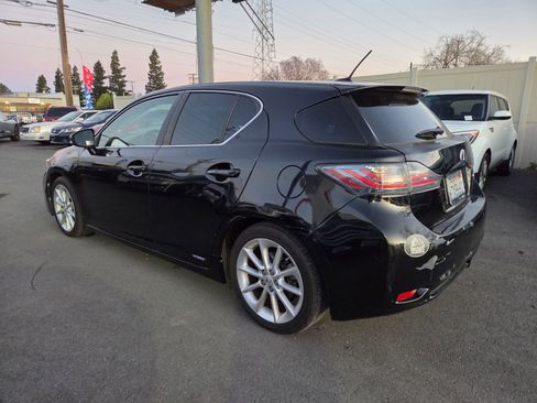 Used 2012 Lexus CT 200h Premium w/ Premium Audio Pkg FWD image 2