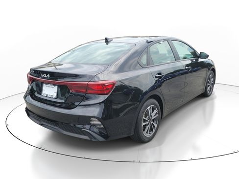 Used 2024 Kia Forte LXS FWD image 6