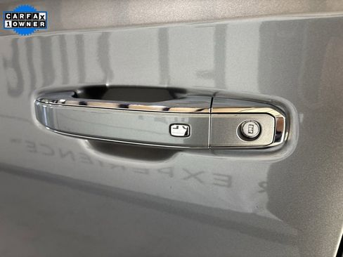 Used 2025 GMC Yukon Denali image 5