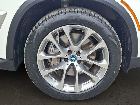 Used 2025 BMW X5 xDrive50e AWD/4WD image 9