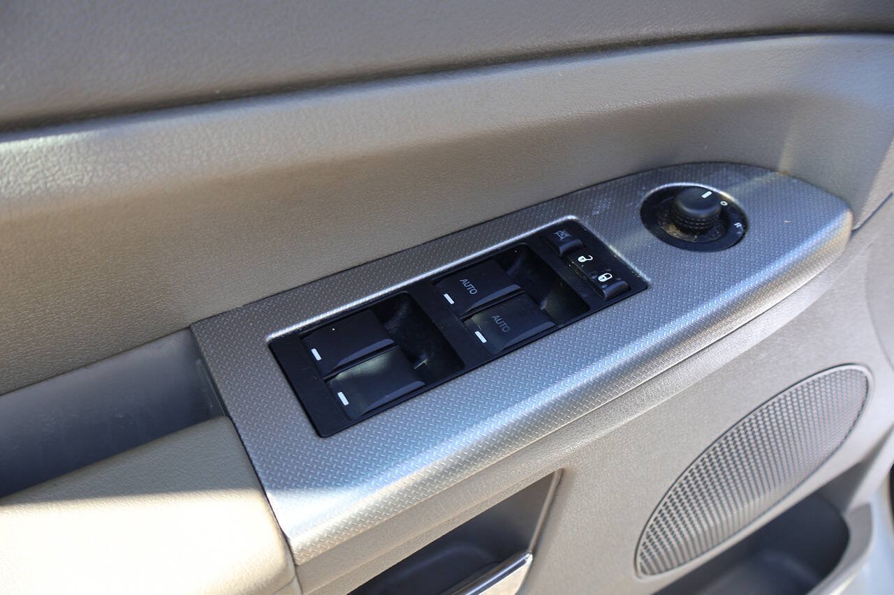 Used 2010 Jeep Grand Cherokee Laredo AWD/4WD image 11