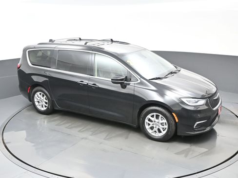 Used 2022 Chrysler Pacifica Touring-L FWD image 41
