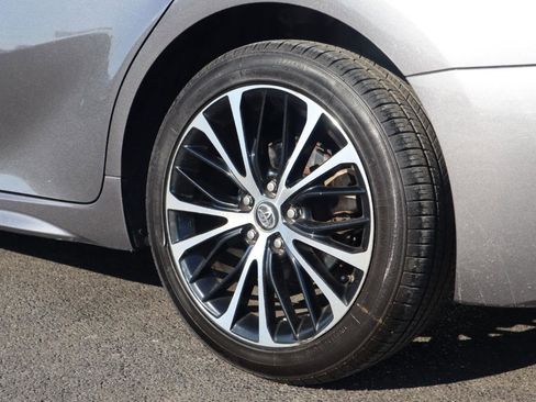 Used 2019 Toyota Camry SE w/ Carpet Mat Package image 23