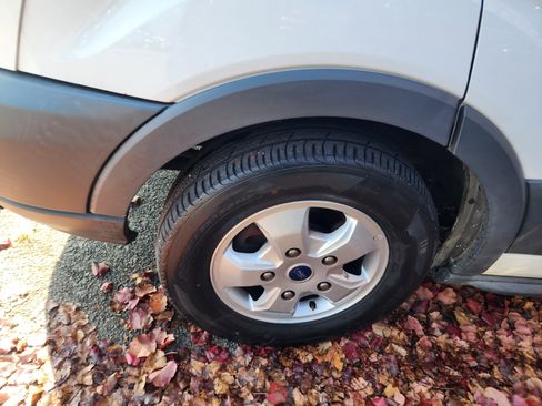 Used 2018 Ford Transit 350 XLT image 3