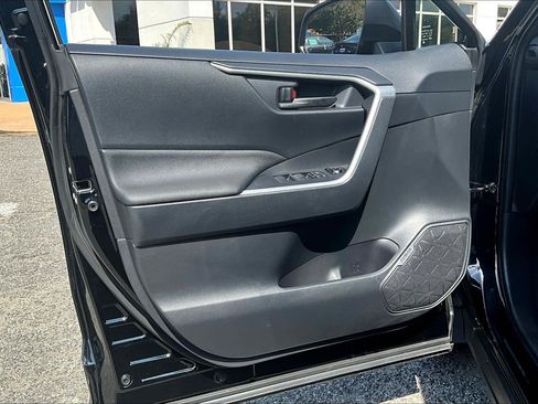 Used 2025 Toyota RAV4 LE AWD/4WD image 17