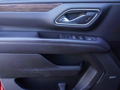 Used 2021 Chevrolet Suburban Premier w/ Premium Package image 31