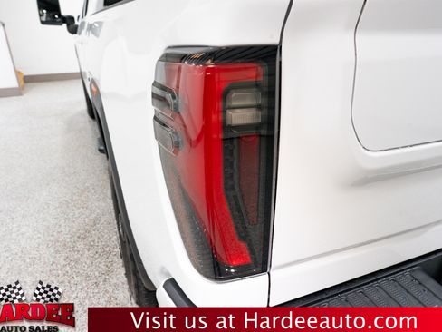 Used 2024 GMC Sierra 2500 AT4 w/ AT4 Premium Plus Package image 9