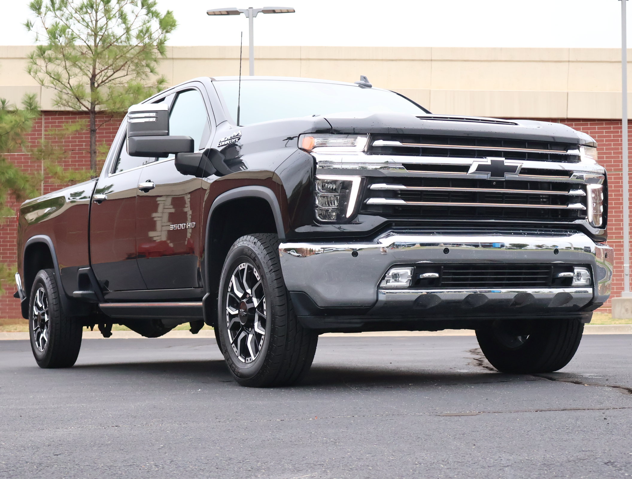 Used 2022 Chevrolet Silverado 3500 High Country AWD/4WD image 1