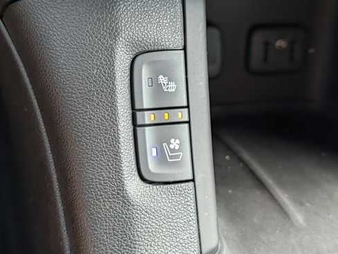 Used 2018 GMC Acadia Denali w/ Technology Package AWD/4WD image 28