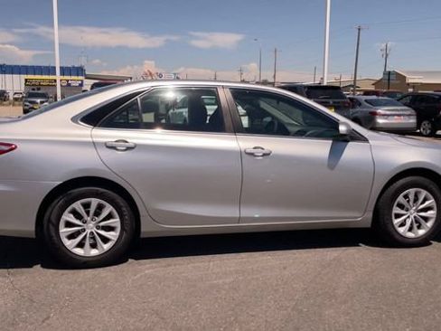 Used 2017 Toyota Camry LE FWD image 2