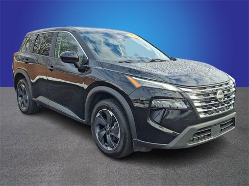 Used 2024 Nissan Rogue SV image 3