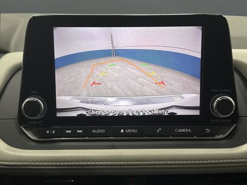 Used 2025 Nissan Rogue SV image 8