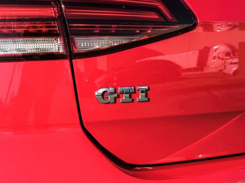 Used 2018 Volkswagen GTI SE w/ SE Leather Package image 50