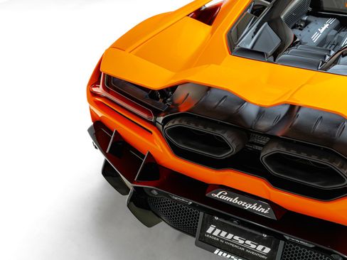 Used 2024 Lamborghini Revuelto AWD/4WD image 32