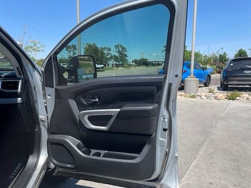 Used 2019 Nissan Titan PRO-4X w/ Pro-4x Convenience Package AWD/4WD image 33