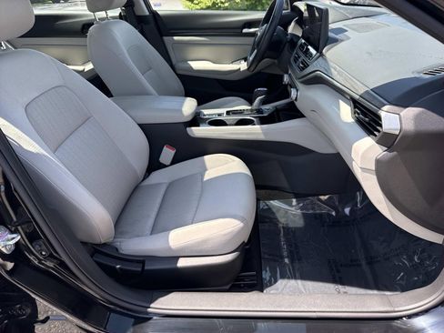 Used 2024 Nissan Altima 2.5 SV w/ SV Premium Package AWD/4WD image 26