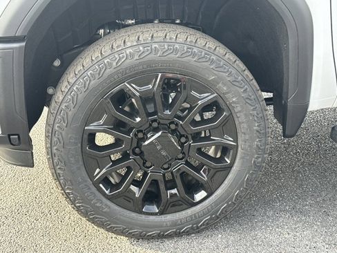 New 2026 GMC Sierra 2500 Denali w/ Denali Reserve Package image 18