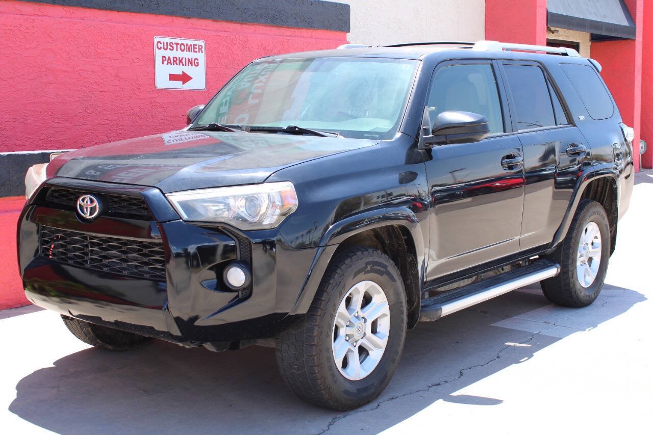 Used 2017 Toyota 4Runner SR5 AWD/4WD image 4