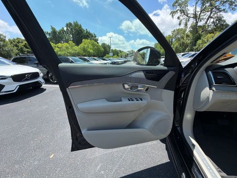Used 2025 Volvo XC90 T8 Ultra w/ Lounge Package AWD/4WD image 24