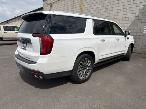Used 2023 GMC Yukon XL Denali Ultimate AWD/4WD image 3