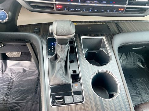 Used 2024 Toyota Sienna Platinum image 17