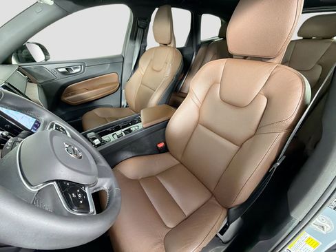 Certified 2023 Volvo XC60 B5 Plus w/ Climate Package image 21