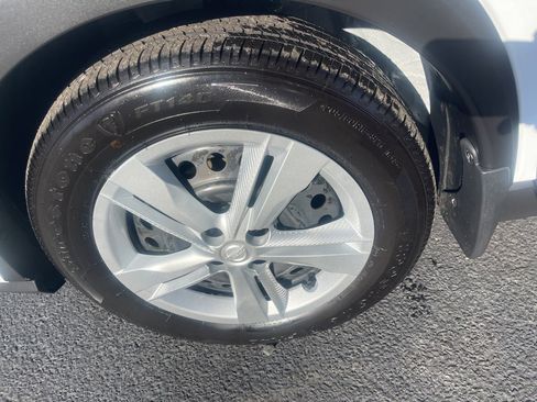 Certified 2025 Nissan Kicks Play S image 30