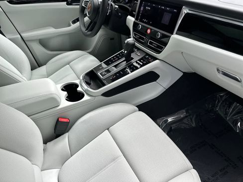 New 2026 Porsche Macan AWD/4WD image 17