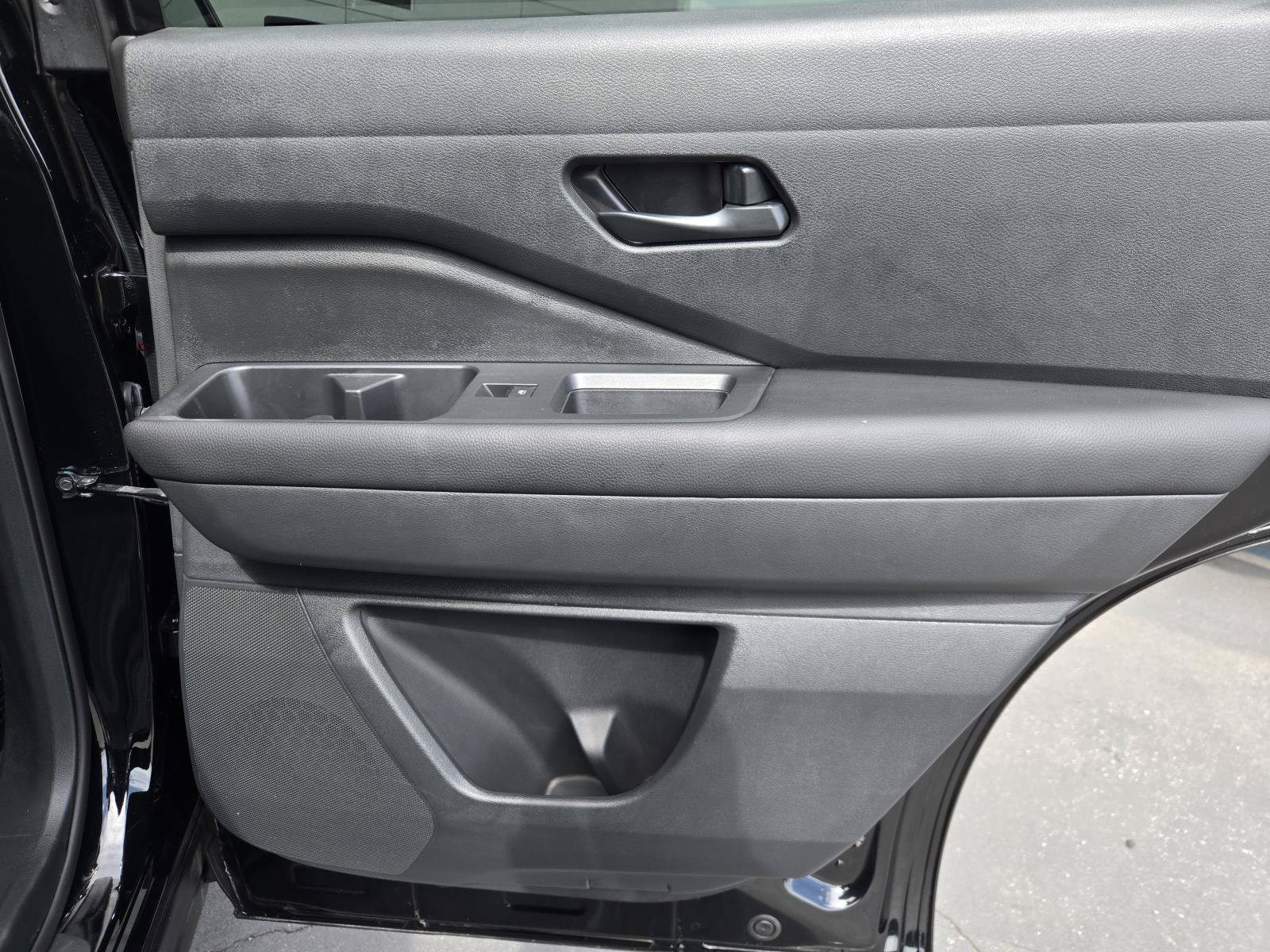 Used 2026 Nissan Pathfinder SV FWD image 30