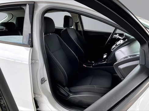 Used 2017 Ford Focus SE FWD image 25