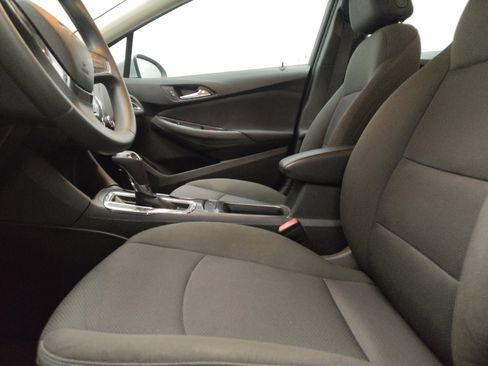 Used 2018 Chevrolet Cruze LT w/ Convenience Package FWD image 17