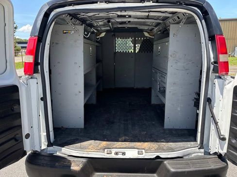Used 2015 Chevrolet Express 2500 RWD image 9