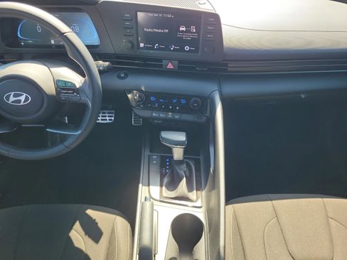 Used 2025 Hyundai Elantra Sport image 15