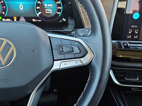 Used 2024 Volkswagen Atlas SE image 19