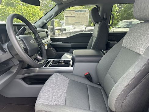 New 2025 Ford F250 XLT w/ Black Appearance Package image 4