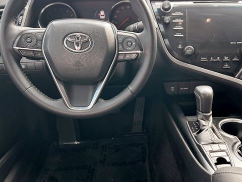 Used 2018 Toyota Camry XSE image 15