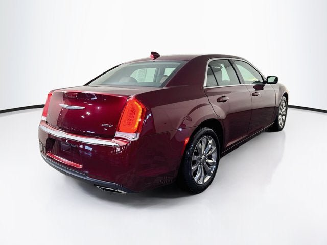 Used 2019 Chrysler 300 Touring w/ Driver Convenience Group AWD/4WD image 5