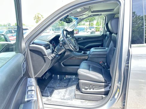 Used 2017 Chevrolet Suburban LT w/ Luxury Package AWD/4WD image 2