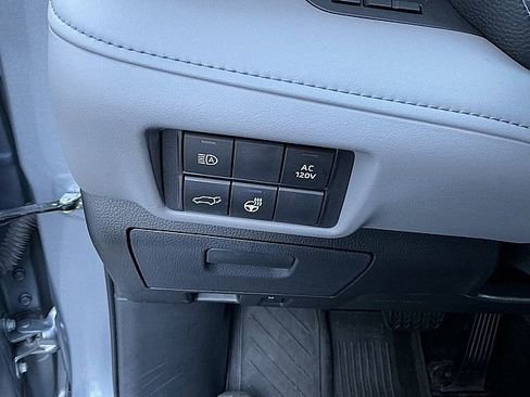 Used 2023 Toyota Highlander Limited image 24