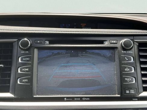 Used 2019 Toyota Highlander XLE AWD/4WD image 27