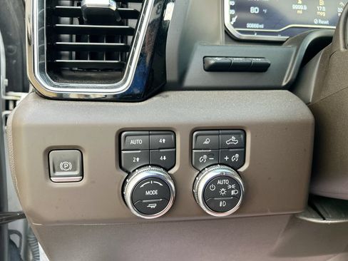 Used 2023 GMC Sierra 1500 Denali w/ Technology Package AWD/4WD image 23