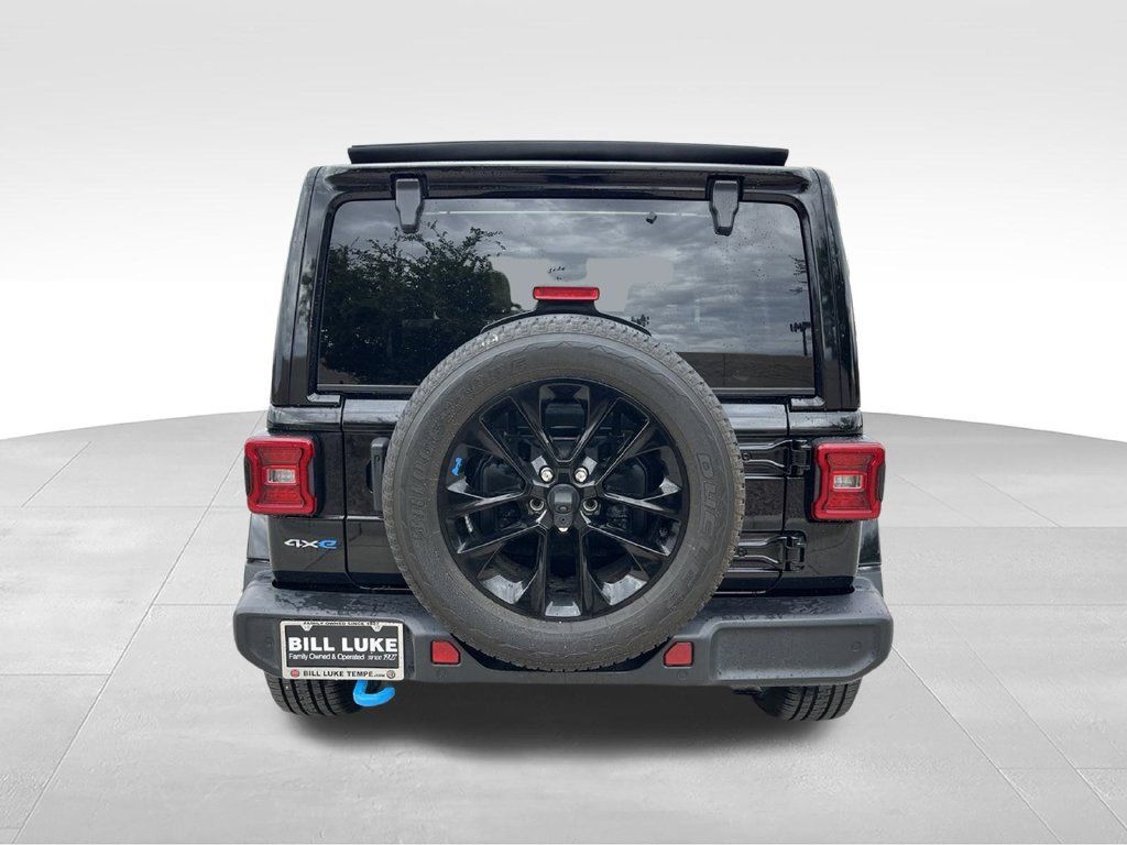 Used 2023 Jeep Wrangler Unlimited Sahara w/ Cold Weather Group AWD/4WD image 7