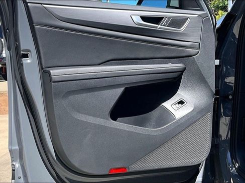 Used 2026 Volkswagen Atlas Cross Sport SE w/ Panoramic Sunroof Package FWD image 26