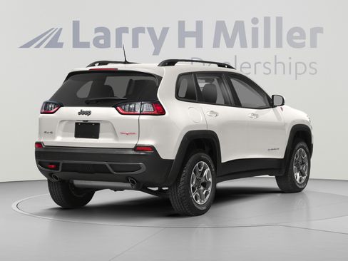Used 2019 Jeep Cherokee Trailhawk w/ Cold Weather Group AWD/4WD image 3