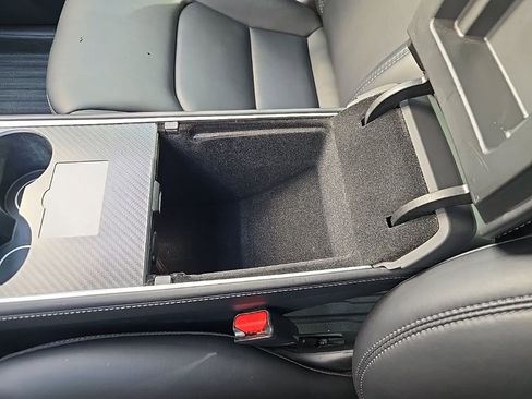 Used 2021 Tesla Model Y Long Range image 34