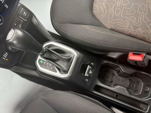 Used 2023 Jeep Renegade Latitude image 27