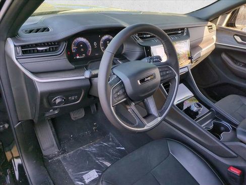 New 2026 Jeep Grand Cherokee Altitude image 2