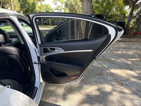 Used 2019 Genesis G70 3.3T Advanced RWD image 18