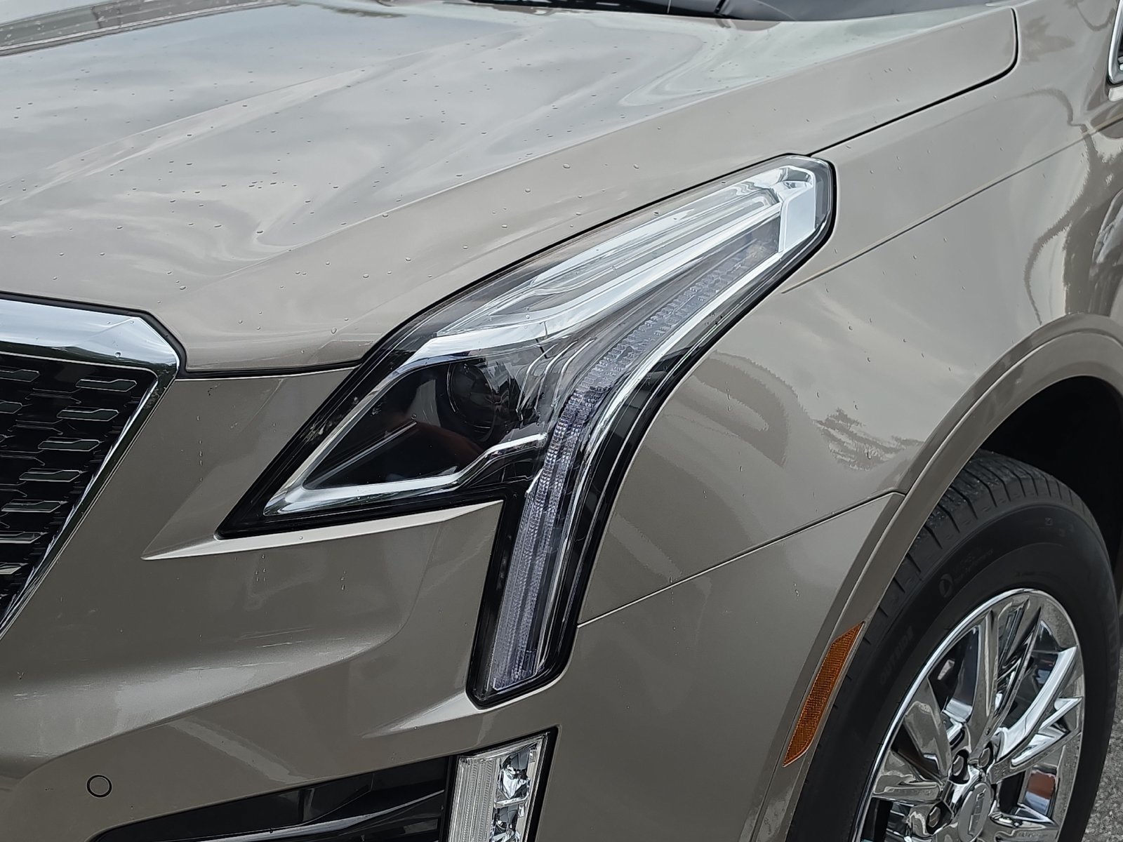 Used 2023 Cadillac XT5 Premium Luxury w/ Technology Package FWD image 9