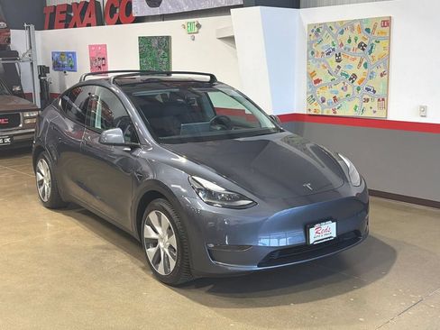 Used 2023 Tesla Model Y Long Range AWD/4WD image 65